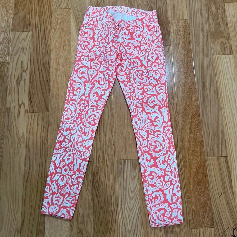 Women’s pants with floral design. Peach/white